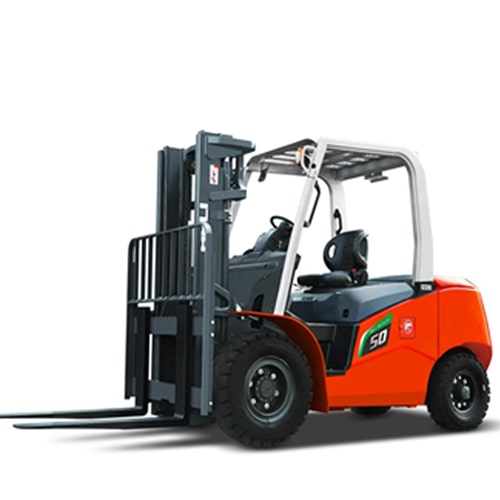 G2 Series 4-5T indoor/outdoor forklift truck isolated on a white background, emphasizing its shape and operational components.